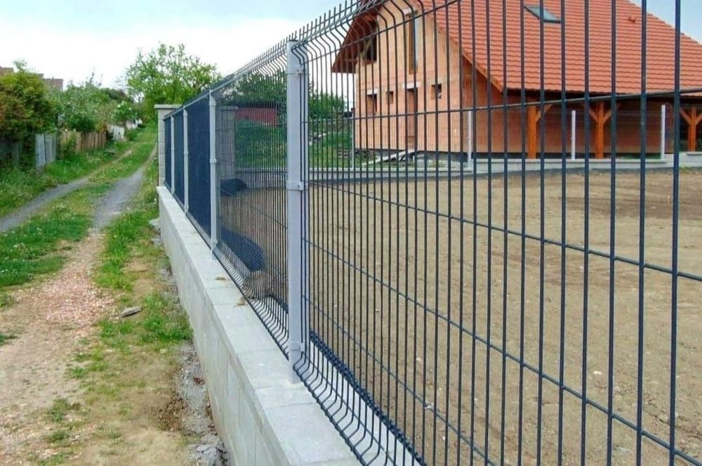 Gard din plasa bordurata