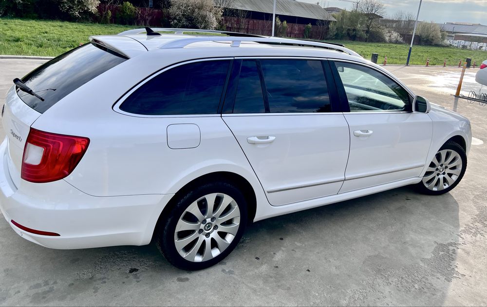 Vând Škoda Superb Combi 2.0 TDI 170 CP DSG, an 2011