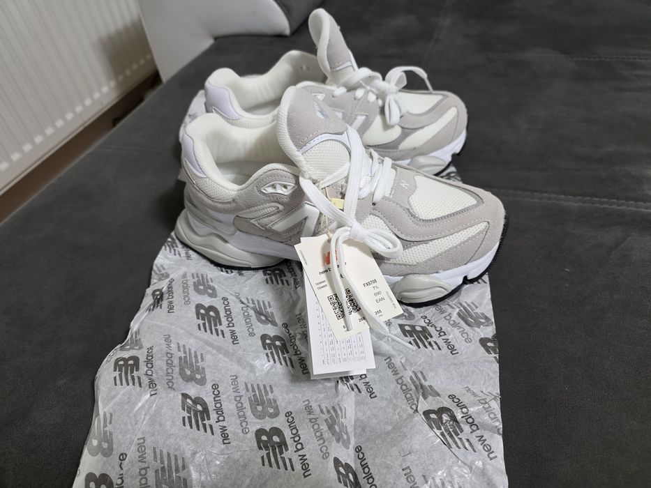 Adidasi New Balance 9060 marimea 42