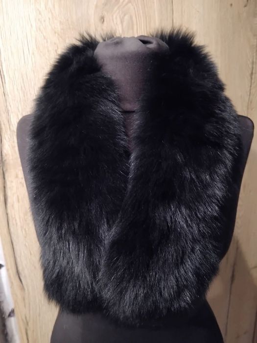 Черна яка от естествен косъм лисица