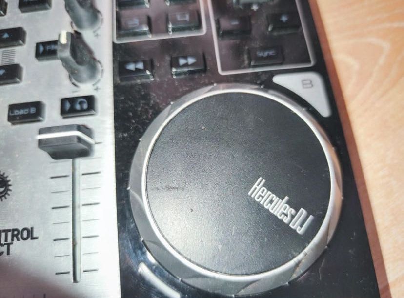 consola dj hercules instinct