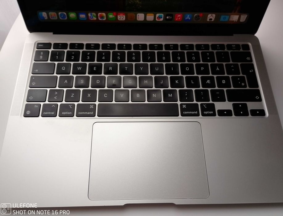 Apple MacBook Air 2020 13" M1 8gb ram 256gb SSD