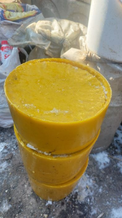 Vând faguri artificiali făcuți din ceara proprie descapaceala  !