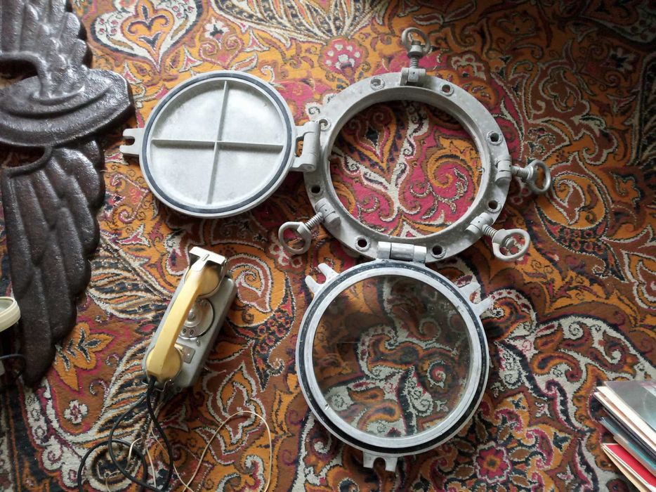 Иллюминатор корабельный