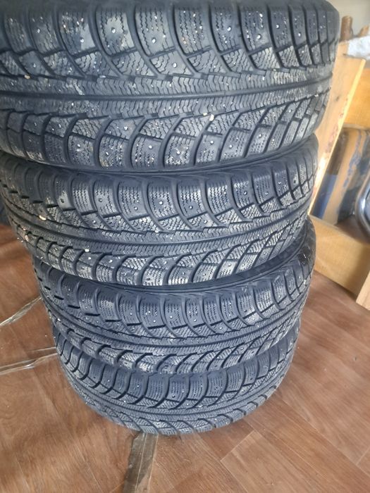 Продам резину зима R15
