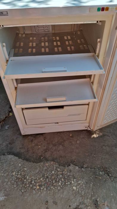 Vand lada frigorifica  cu sertare