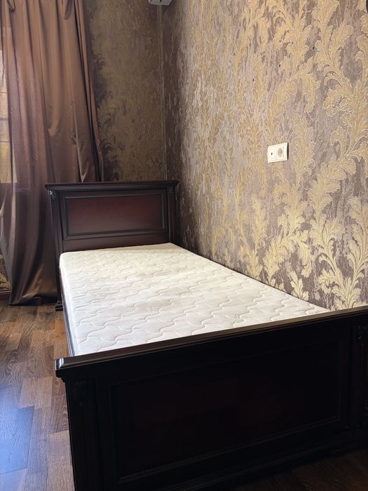 Продам кровать с матрасом в хорошие руки