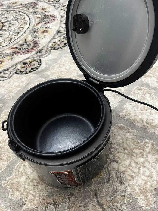 Мультиварка в отличном состояние