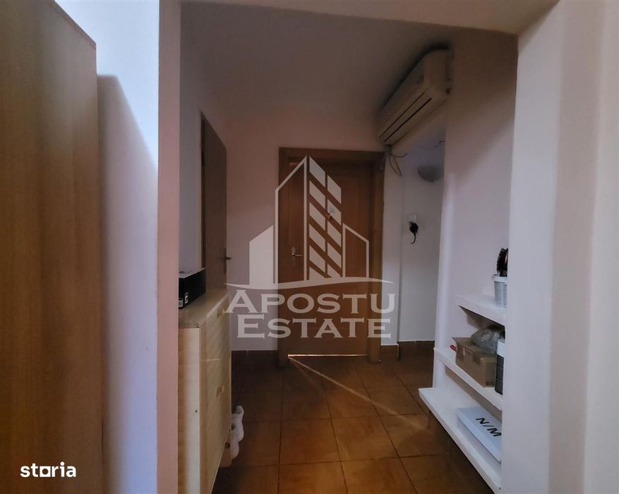 Apartament de vanzare cu 3 camere, 2 bai, zona Bucovina