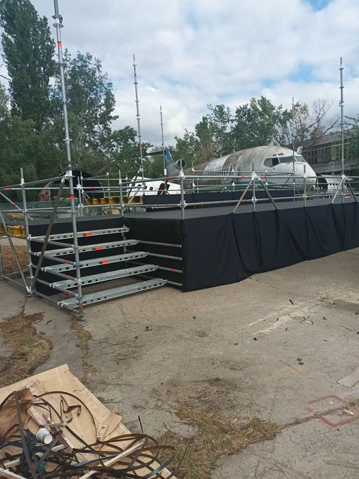 Podina scena layher, structura layher, cort