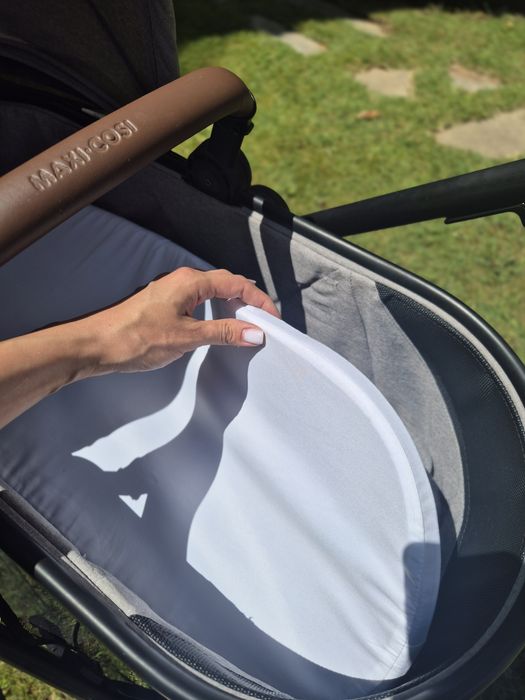 Детска количка Maxi cosi Zelia S 3 в 1, база  за кола Maxi Cosi Familyfix2, бебешки термочанти, памперси размер 2 и 3