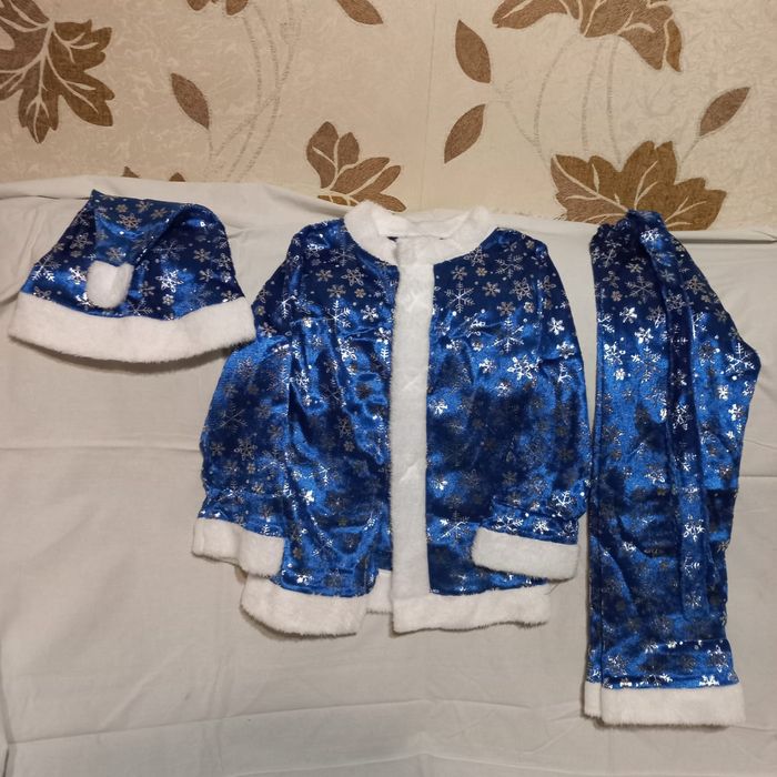 Продам 3 детских новогодних костюма