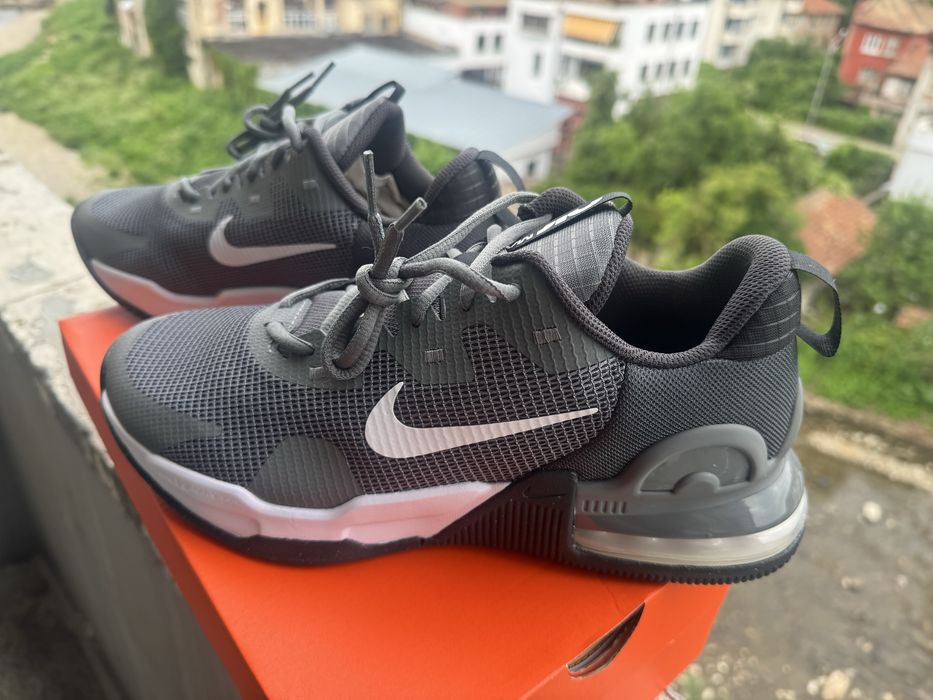 Чисто нови маратонки NIKE AIR MAX