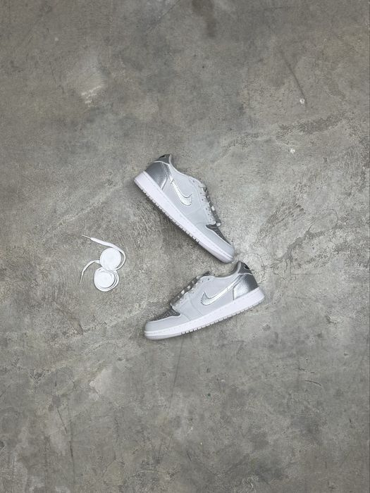 Nike Air Jordan 1 Low OG Metallic Silver.