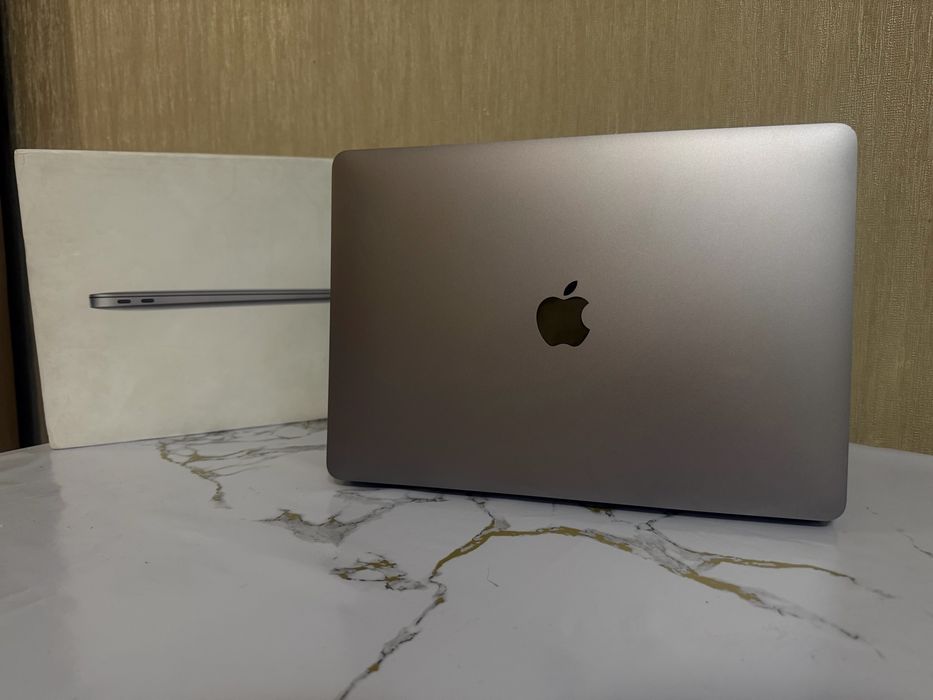 Macbook air 13 2020года 256gb