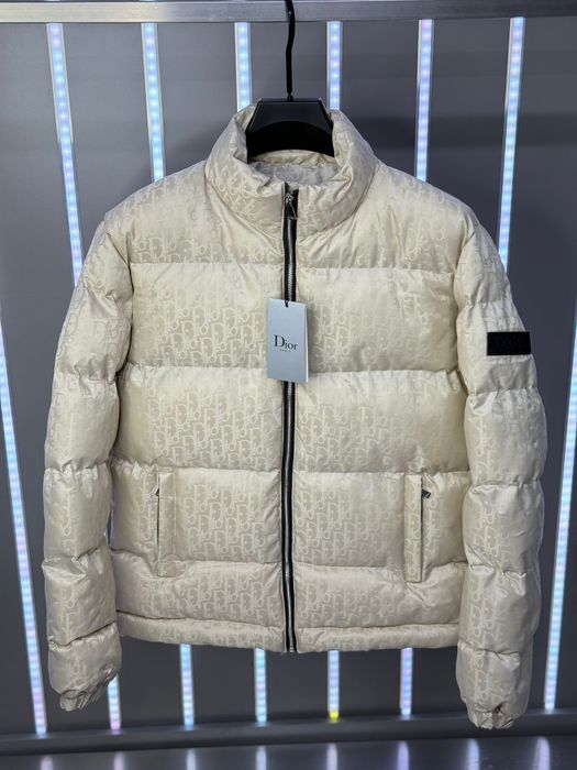 Toate modelele geaca intre 300-380 boss armani dior gucci northface