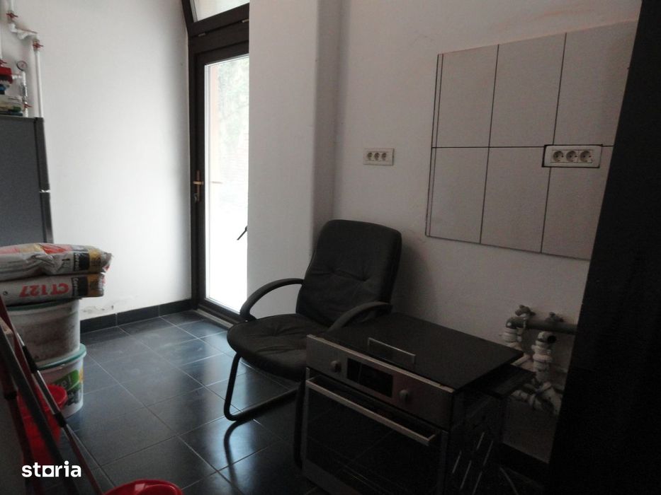Spatiu comercial 79 mp acces stradal zona centrala langa Hotel Anirok