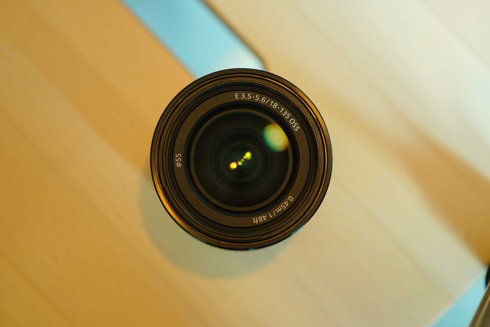 Обектив Sony E 18-135mm f/3.5-5.6 OSS