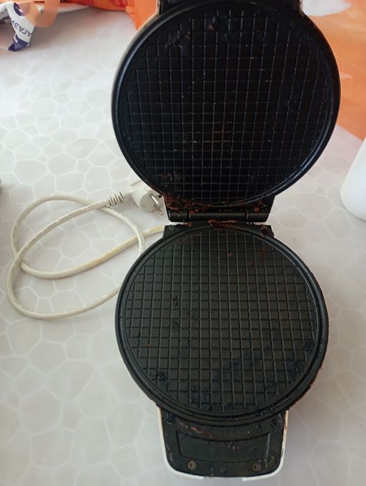 Вафельница Beneton б/у