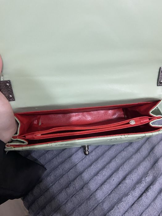 маленькая сумка-кроссбоди в стиле Chanel