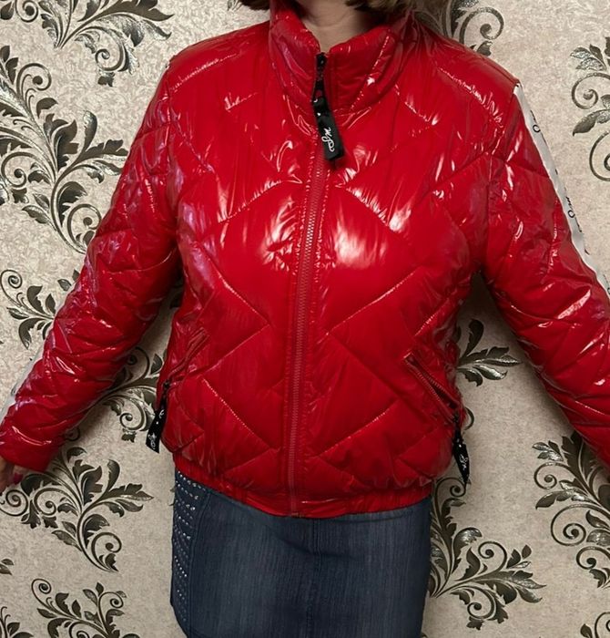 В продаже стильная куртка