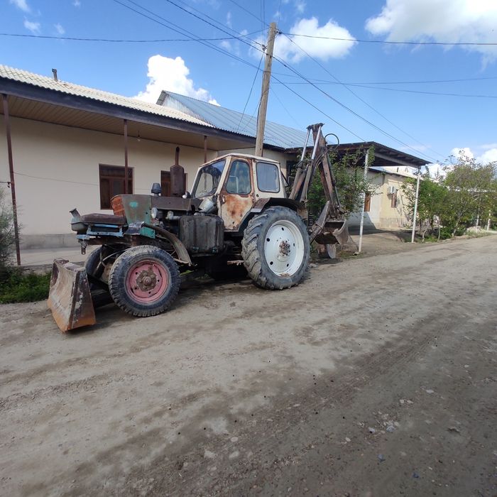 Traktor YUMZ sotiladi
