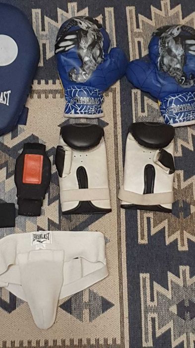 Кимоно для карате, борцовка для самбо с перчатками с комплектом