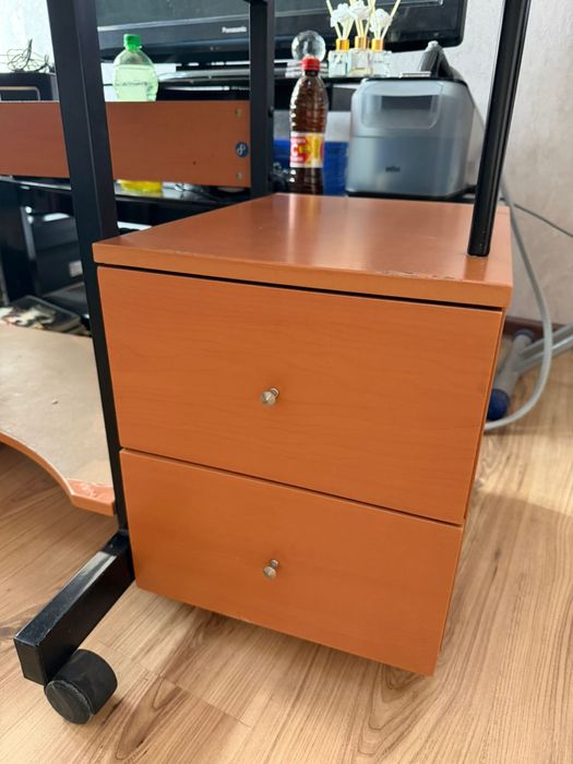 Продам стол для компьютера