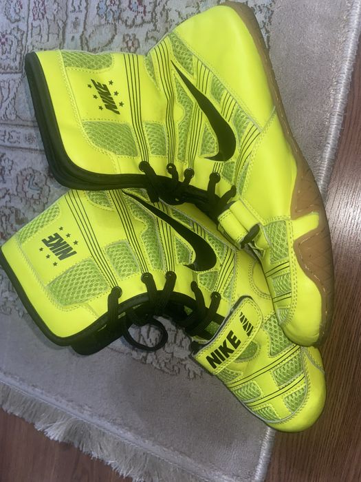 Продам боксерские кроссовки носил один раз не подошел размер