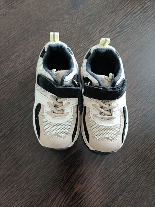 Продам кросовки для мальчика