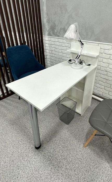 Маникюрный столик