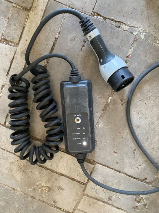 Домашна зарядна станция за електромобил.