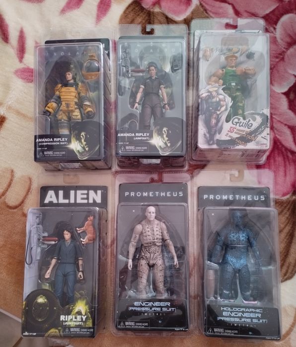 Продавам фигури Neca