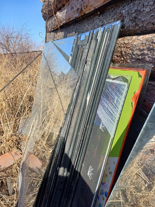 Зеркала    большие.