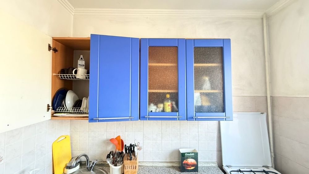 Куханный гарнитур полностью с газ плитой