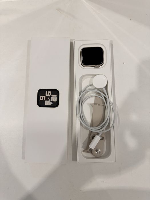 Appl watch se + cxxxxx ccx. C