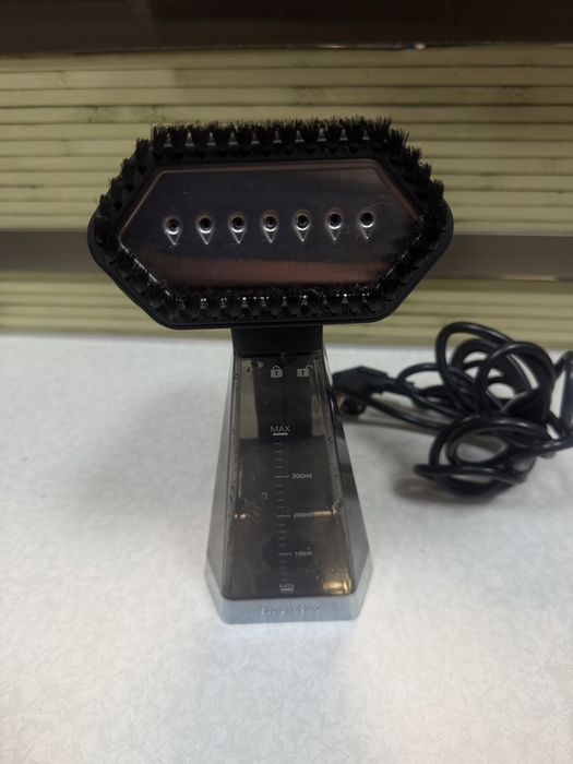 Парна ютия STEAMONE SN300SB
