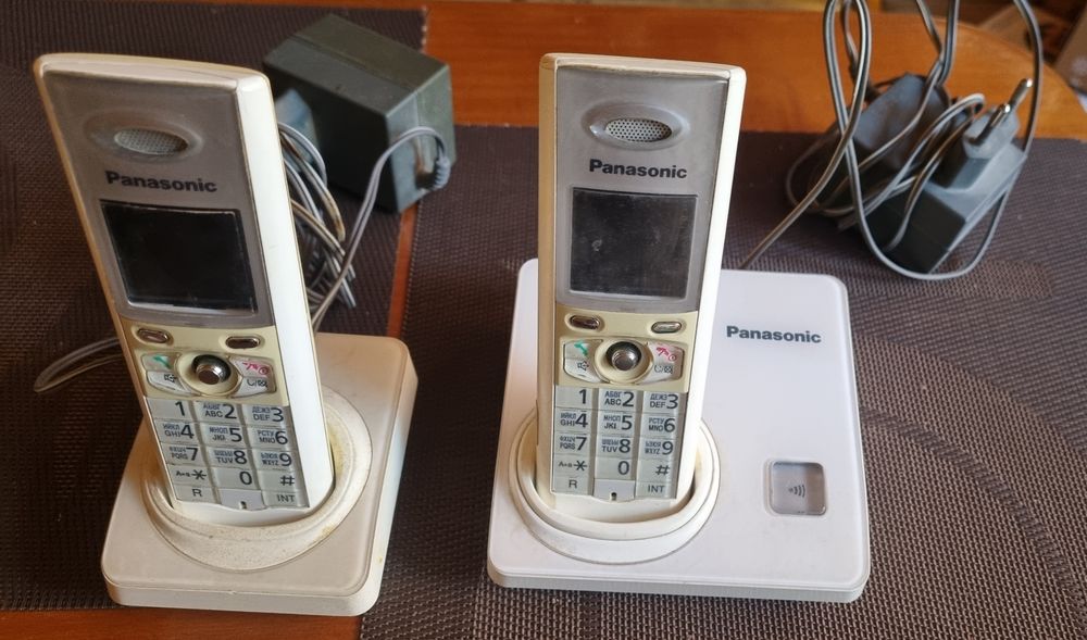 2 Радиотелефон. Один черный второй белый. Цена разная. Тюнер для телев