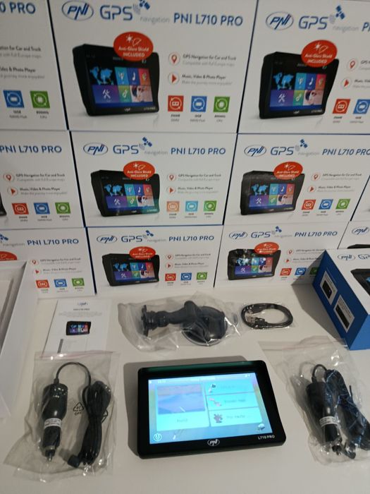 Gps PNI L710 pro 7" - 256 ram-16gb -parasolar inclus- gatadedrum