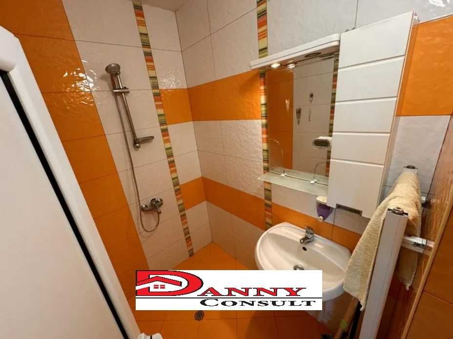 Триетажна новопостроена къща в с. Първомайци