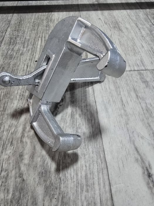 Apalavka uchun zajim. Зажим для опалубки.