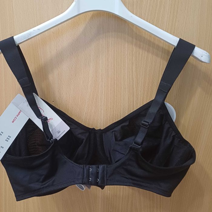 Черен сутиен Triumph  80 E нов