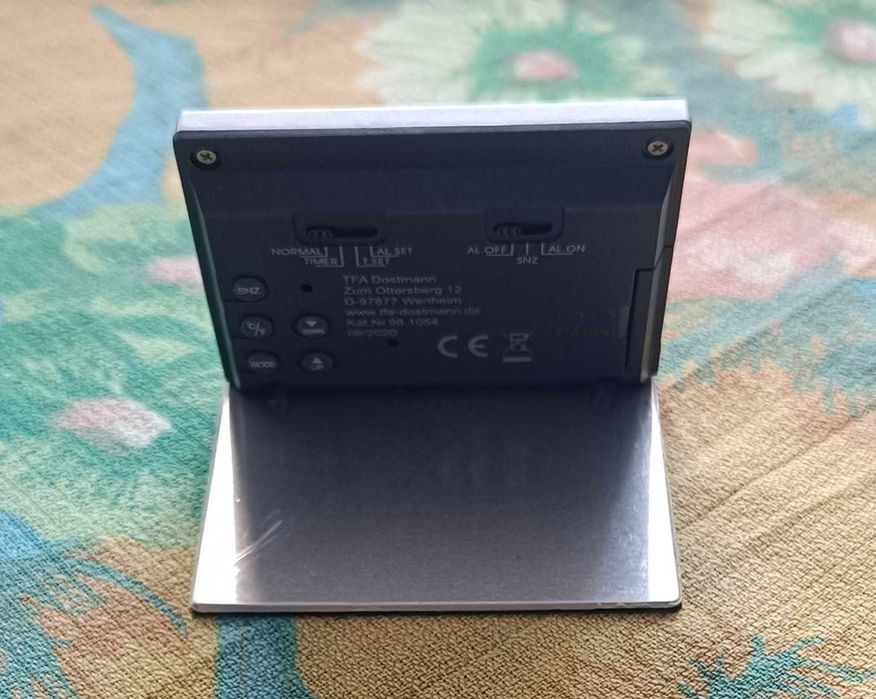 Мултифункционален часовник с термометър, будилник, дата, аларма. Нов.