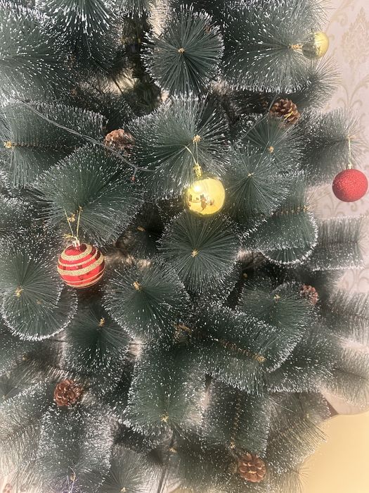 Продам елку, высота 2,40 см