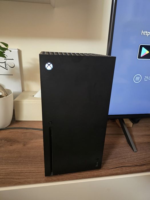 Xbox series X 1TB 2 джойстика + докинг