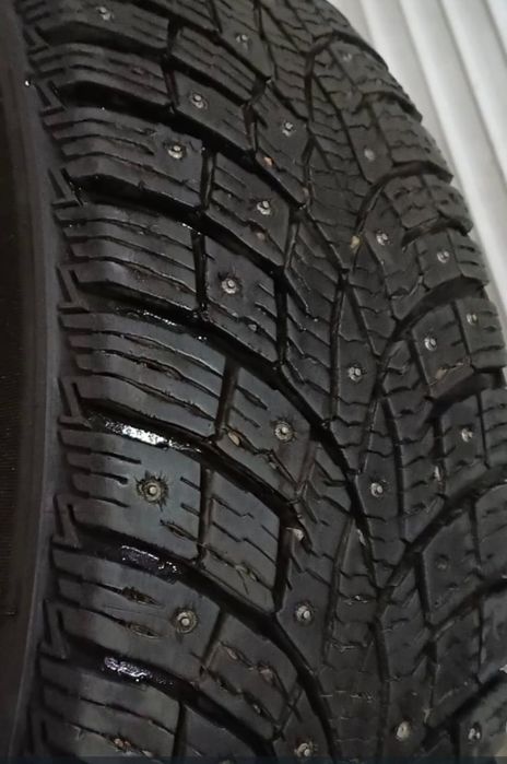 Продам комплект зимних шин