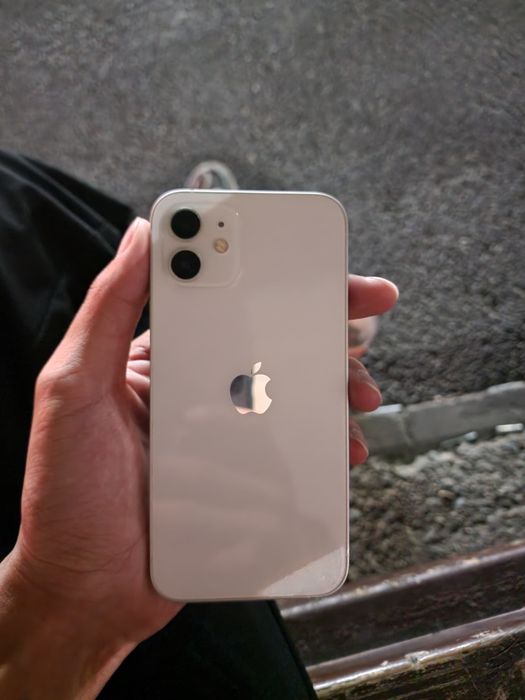 iPhone 12 78//64