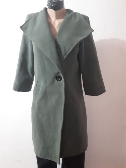 Недорого срочно продам женские куртки и пальто отличного качества