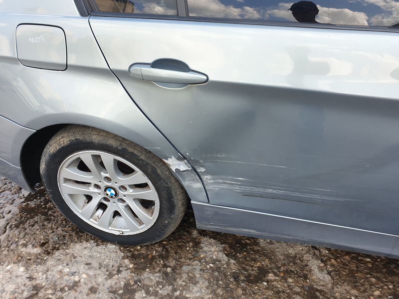 Usa Portiera Dreapta Spate Dezechipata cu DEFECT BMW Seria 3 E90 2004 - 2010 Culoare Arktis Metallic A34