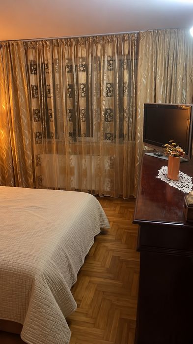Proprietar, ofer spre închiriere apartament cu 3 camere